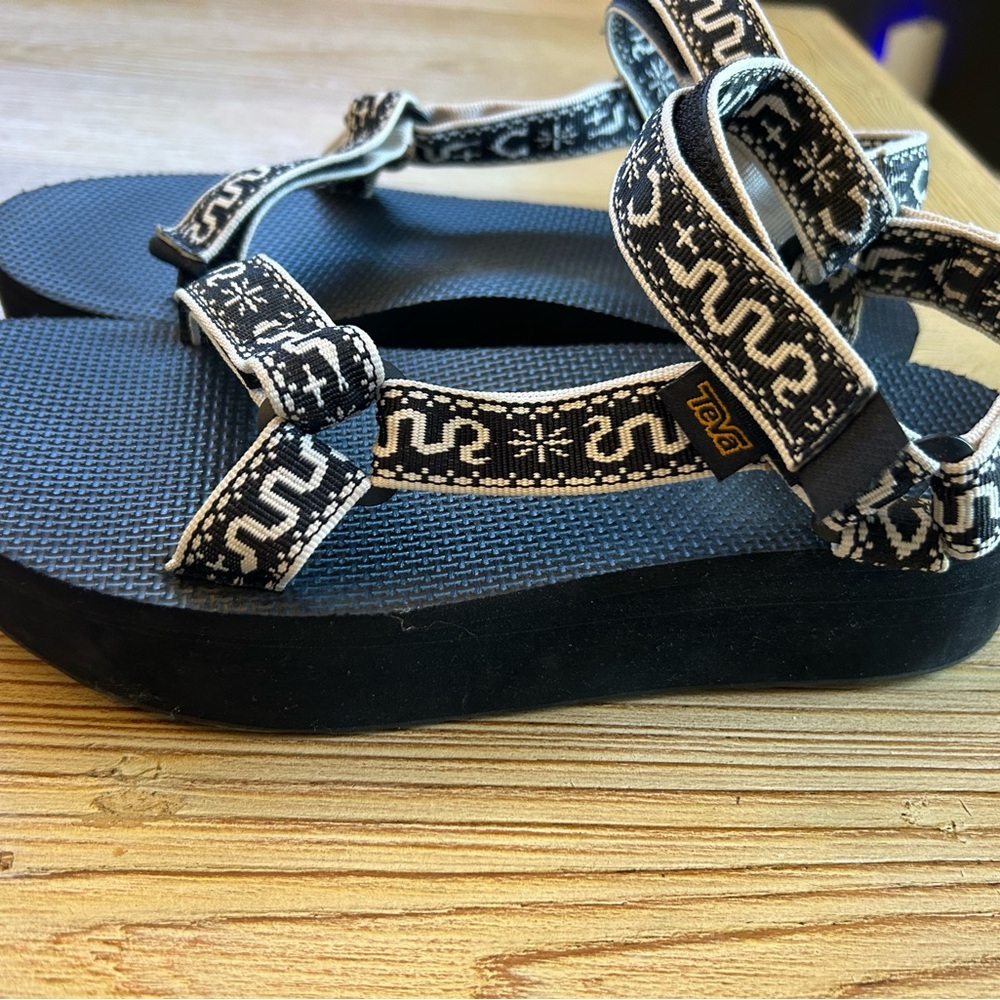 Teva Platform Sandals – Black & White Pattern – Women’s Size 10